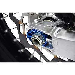 Блок втулка за задна ос SCAR на KAWASAKI/SUZUKI BLUE